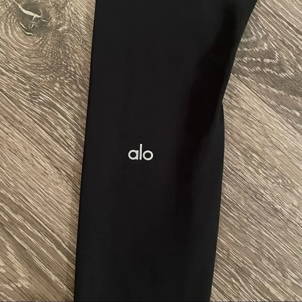 Alo Yoga Ripped Warrior Leggings new